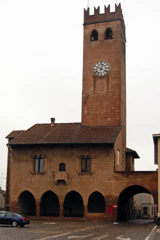 Palazzo Pretorio (Castello dei Torriani e dei Bandello)